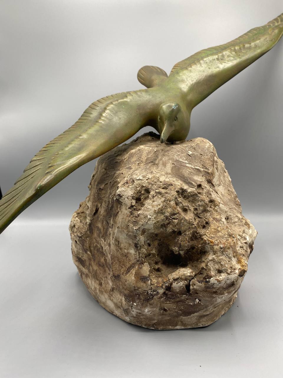 Mouette en vol – Bronze signé G.H. Laurent – Socle pierre naturelle – Art déco