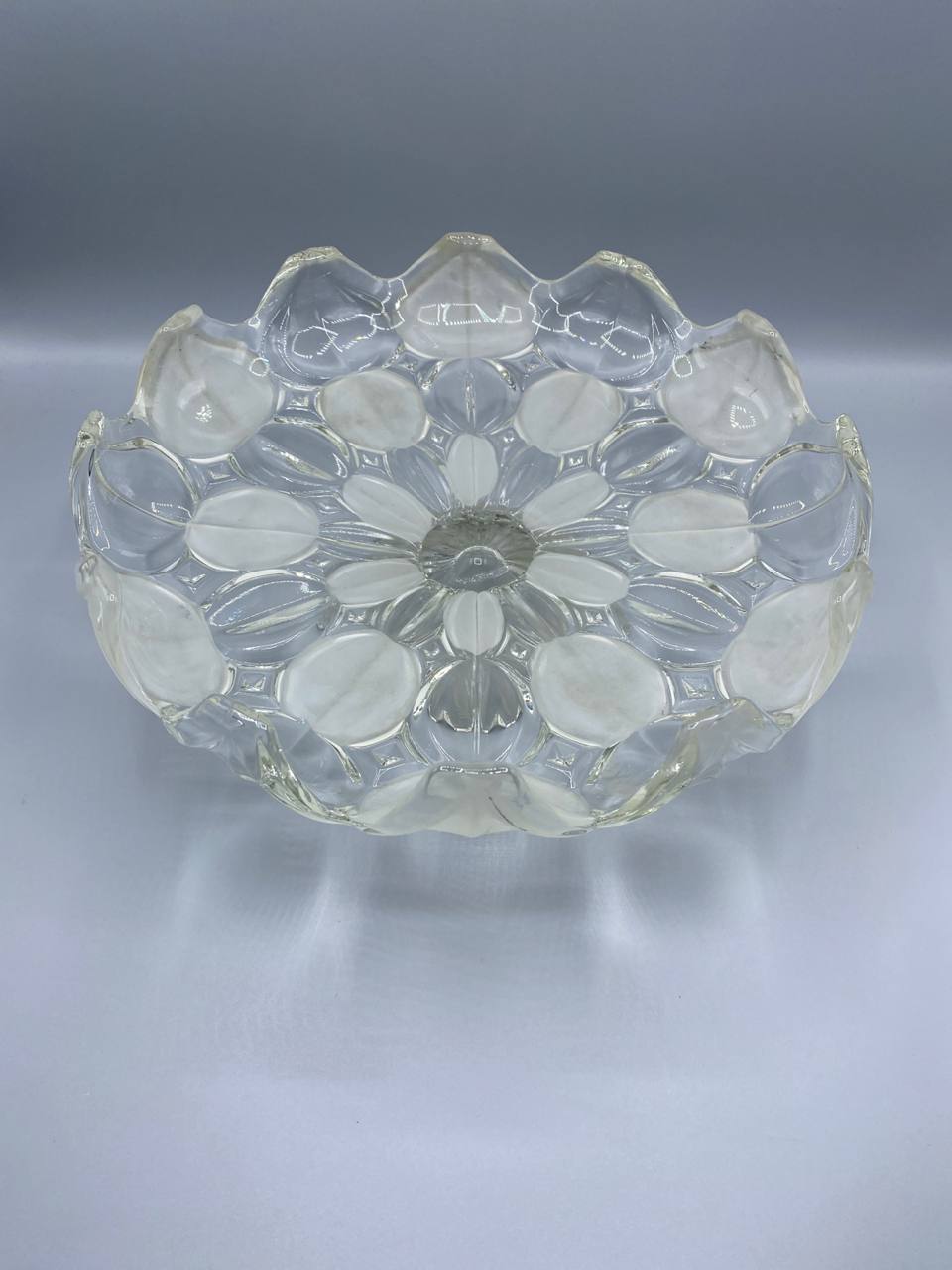 Coupe en cristal de Bohême – Décor floral rayonnant – Bord festonné