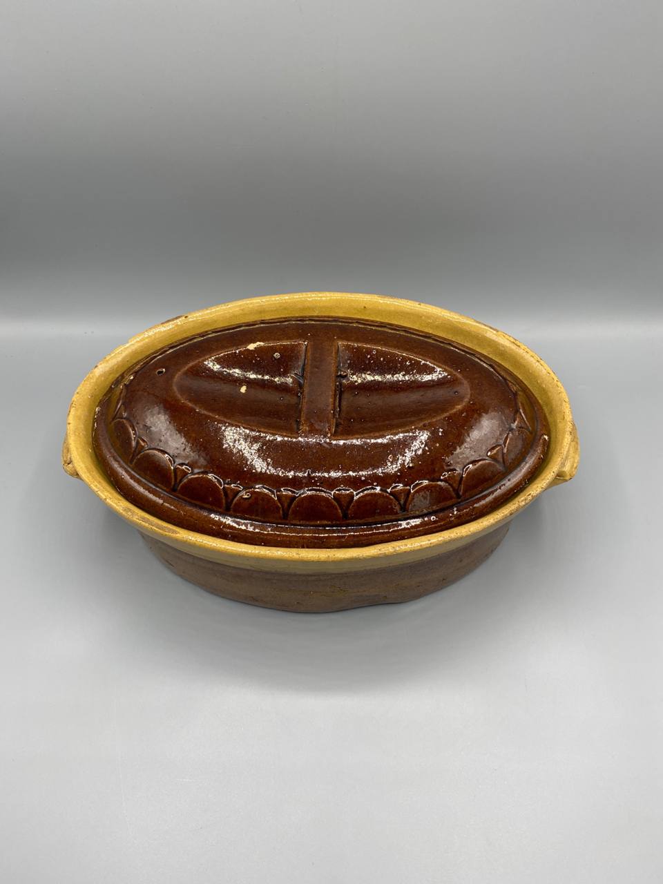 Terrine en terre cuite vernissée avec couvercle – Poterie régionale ancienne – 27 cm