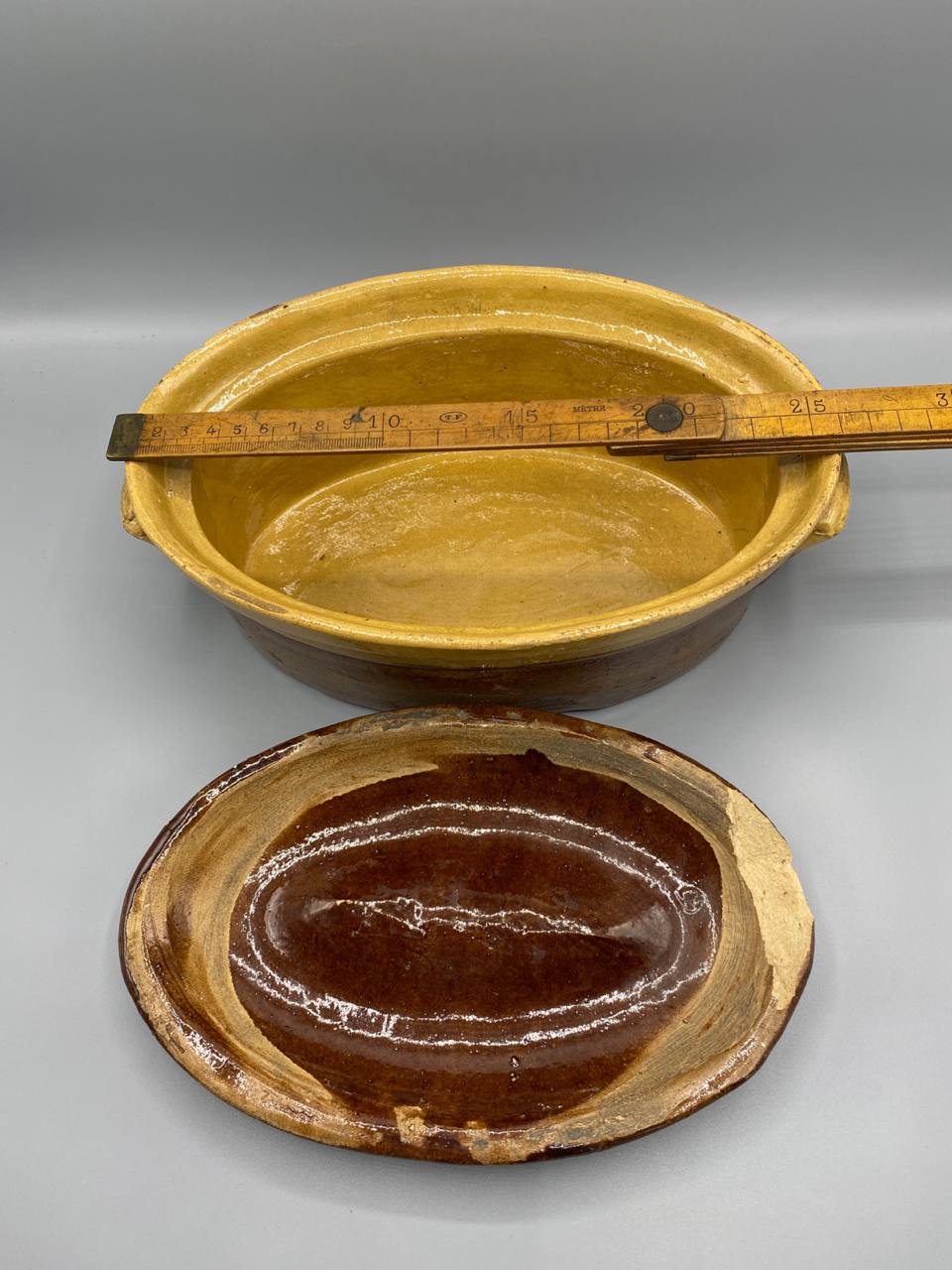 Terrine en terre cuite vernissée avec couvercle – Poterie régionale ancienne – 27 cm