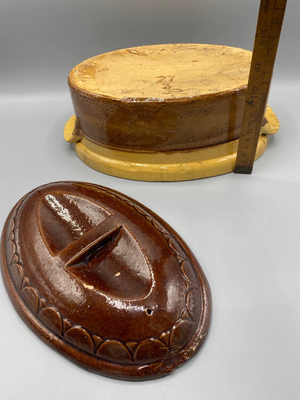 Terrine en terre cuite vernissée avec couvercle – Poterie régionale ancienne – 27 cm