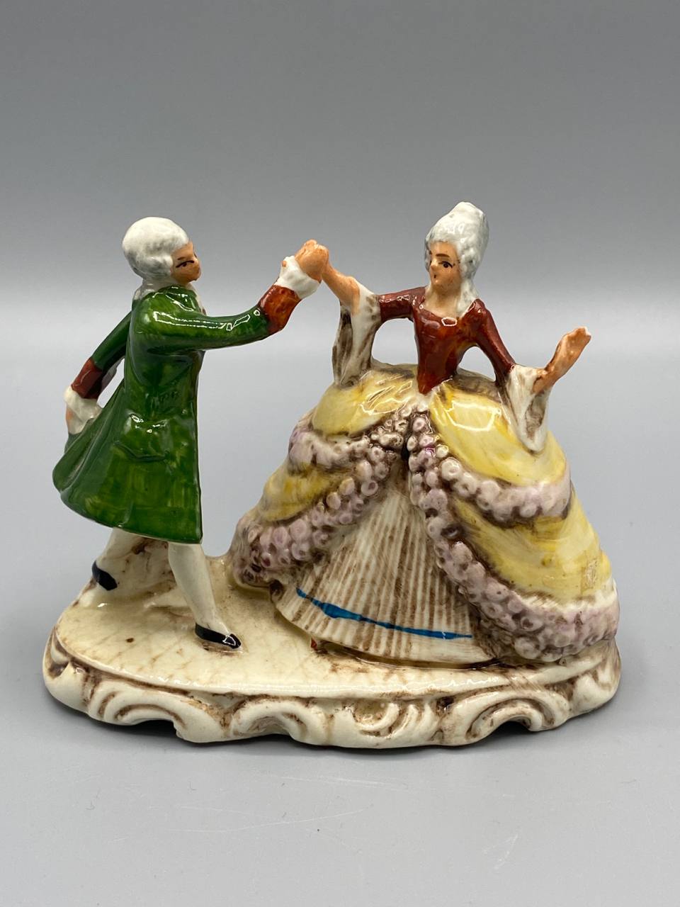 Groupe en porcelaine – Couple dansant style XVIIIe – Germany