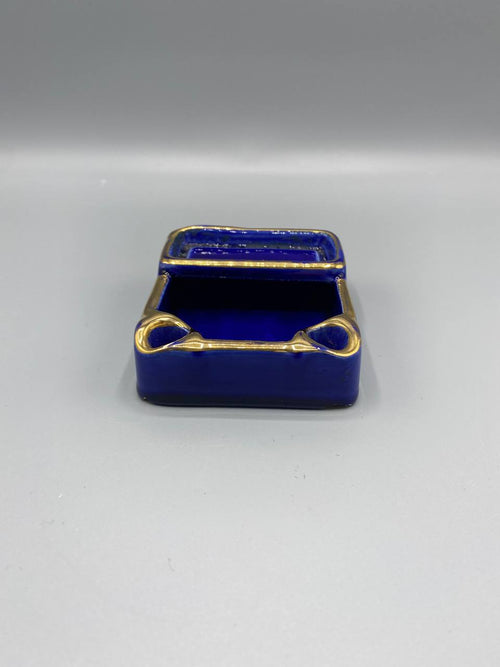 Accessoire d’écritoire en céramique bleu cobalt et doré – Repose-plumes vintage