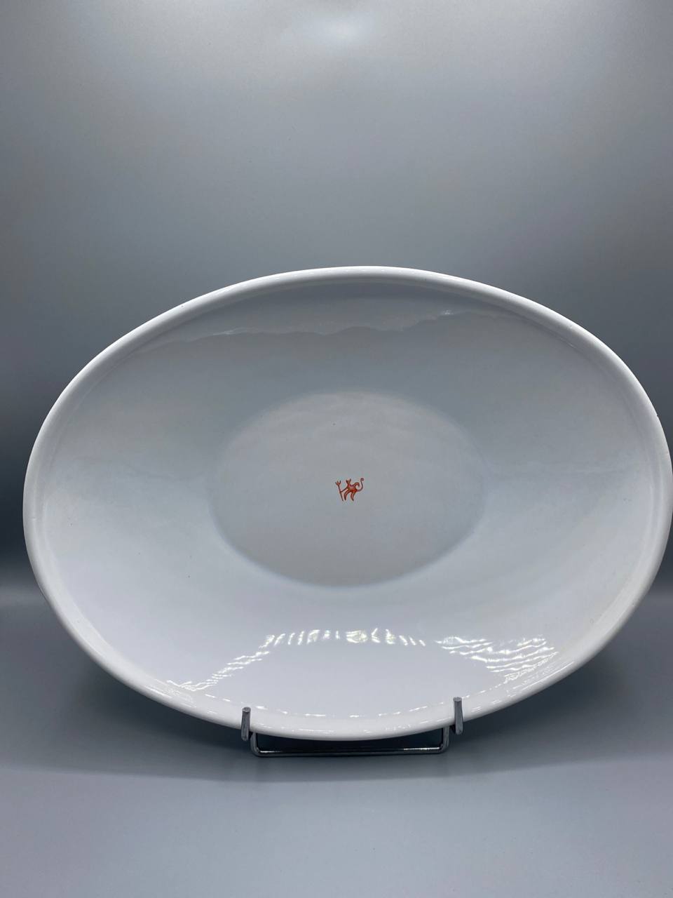Grand plat ovale Alessi en porcelaine blanche, diablotin rouge, design italien
