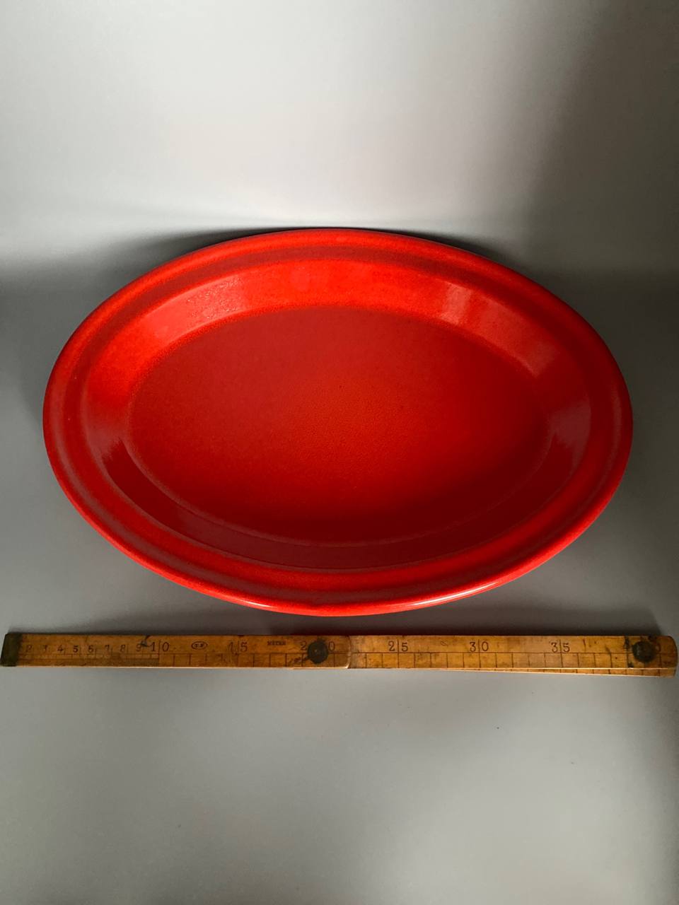 Grand plat ovale Emile Henry rouge vif, céramique française