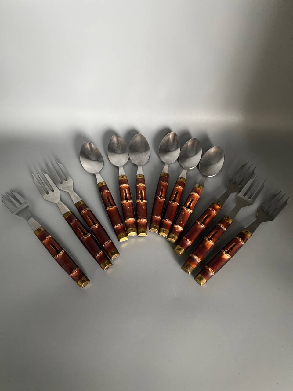 Lot de 12 couverts à dessert vintage manches bois façon bambou, cuillères et fourchettess