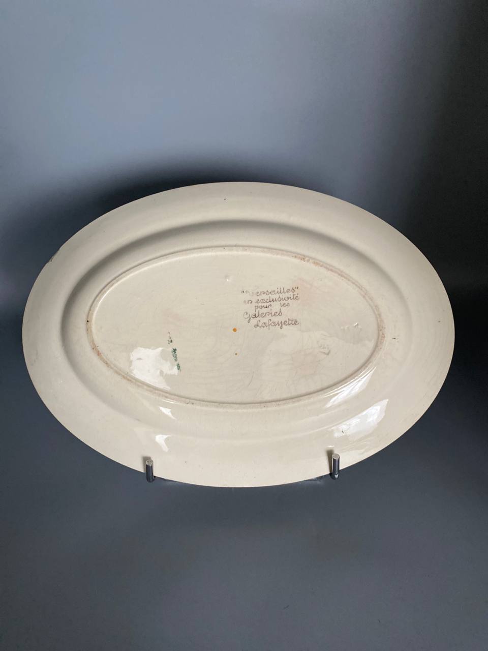 Lot 2 plats ovaux "Versailles" en exclusivité Galeries Lafayette, céramique, décor corbeille fleurie