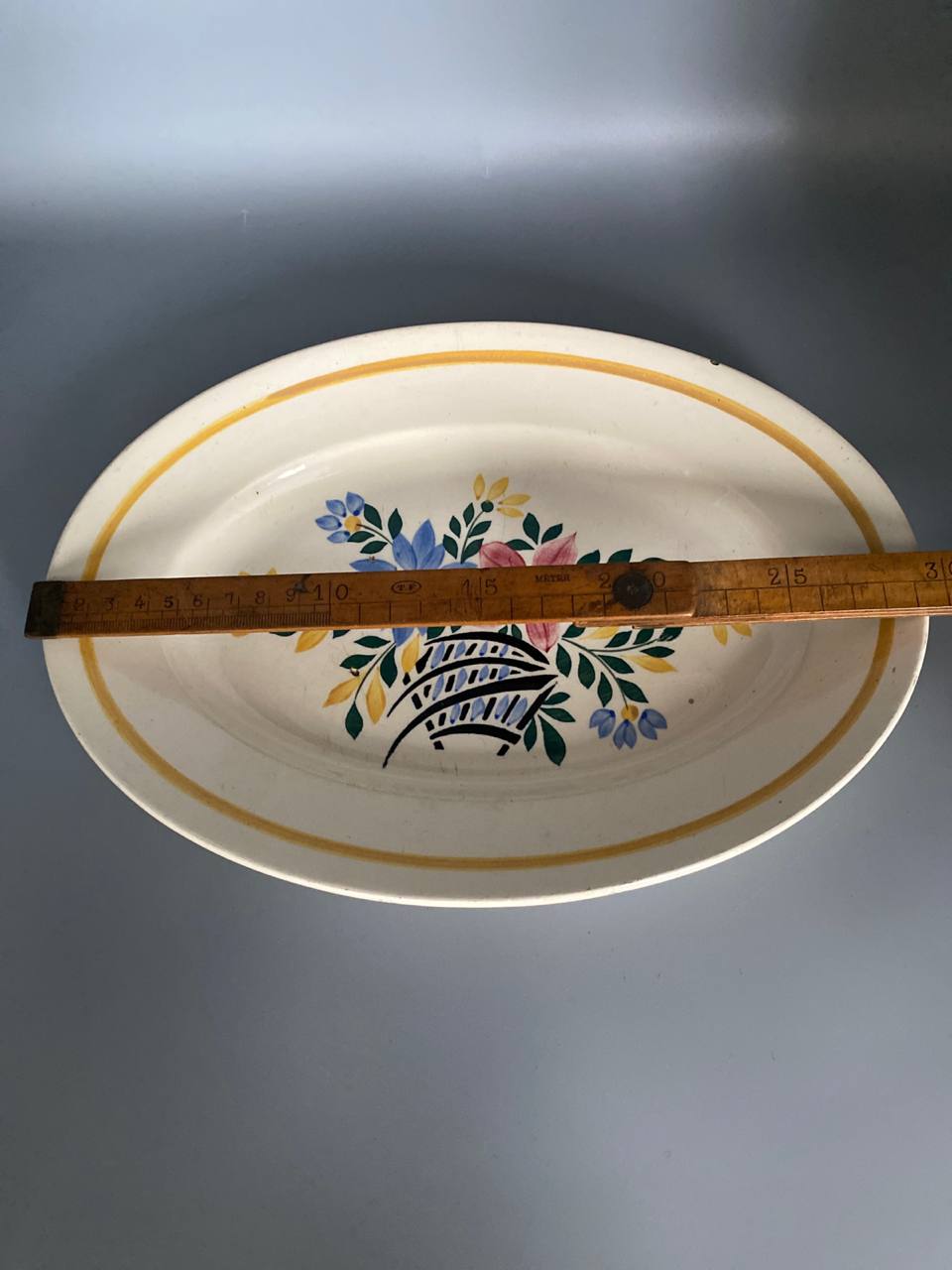 Lot 2 plats ovaux "Versailles" en exclusivité Galeries Lafayette, céramique, décor corbeille fleurie