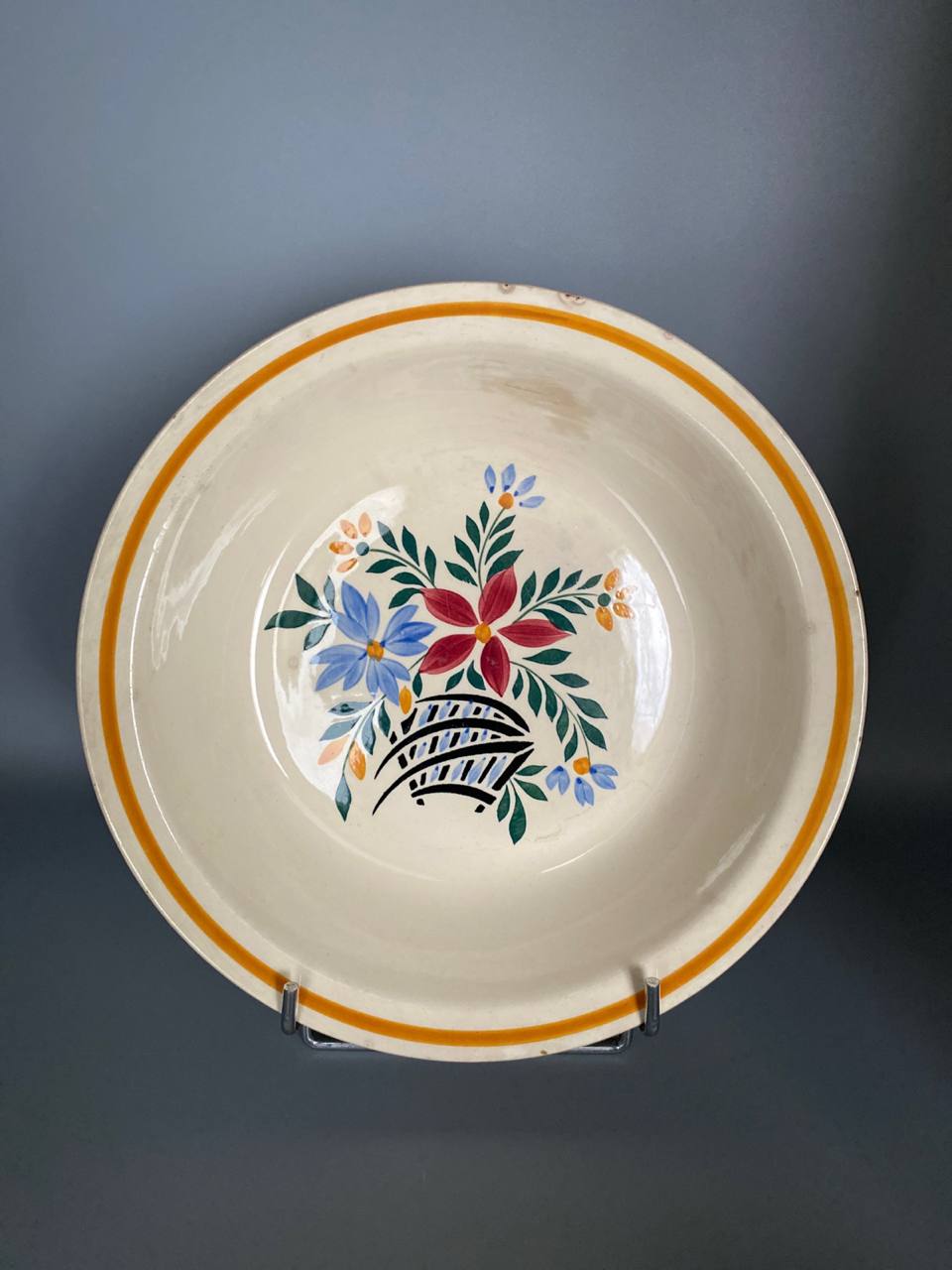 Plat creux rond "Versailles" en exclusivité Galeries Lafayette, céramique, décor corbeille fleurie