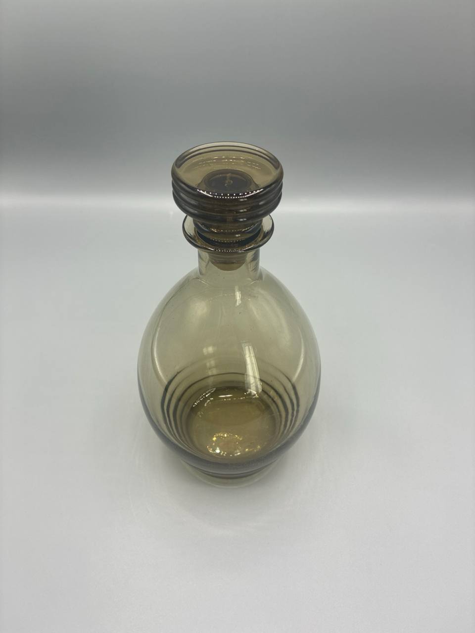 Carafe à liqueur verre soufflé fumé topaze, bouchon d'origine, années 30-50