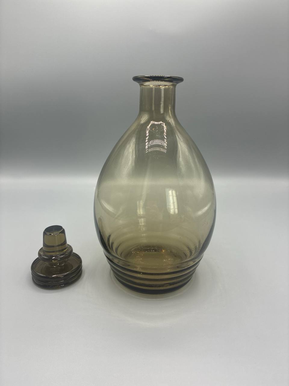 Carafe à liqueur verre soufflé fumé topaze, bouchon d'origine, années 30-50