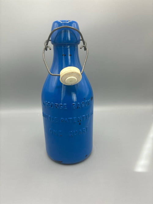 Bouteille vintage bleu bouchon mécanique lait whisky déco rétro
