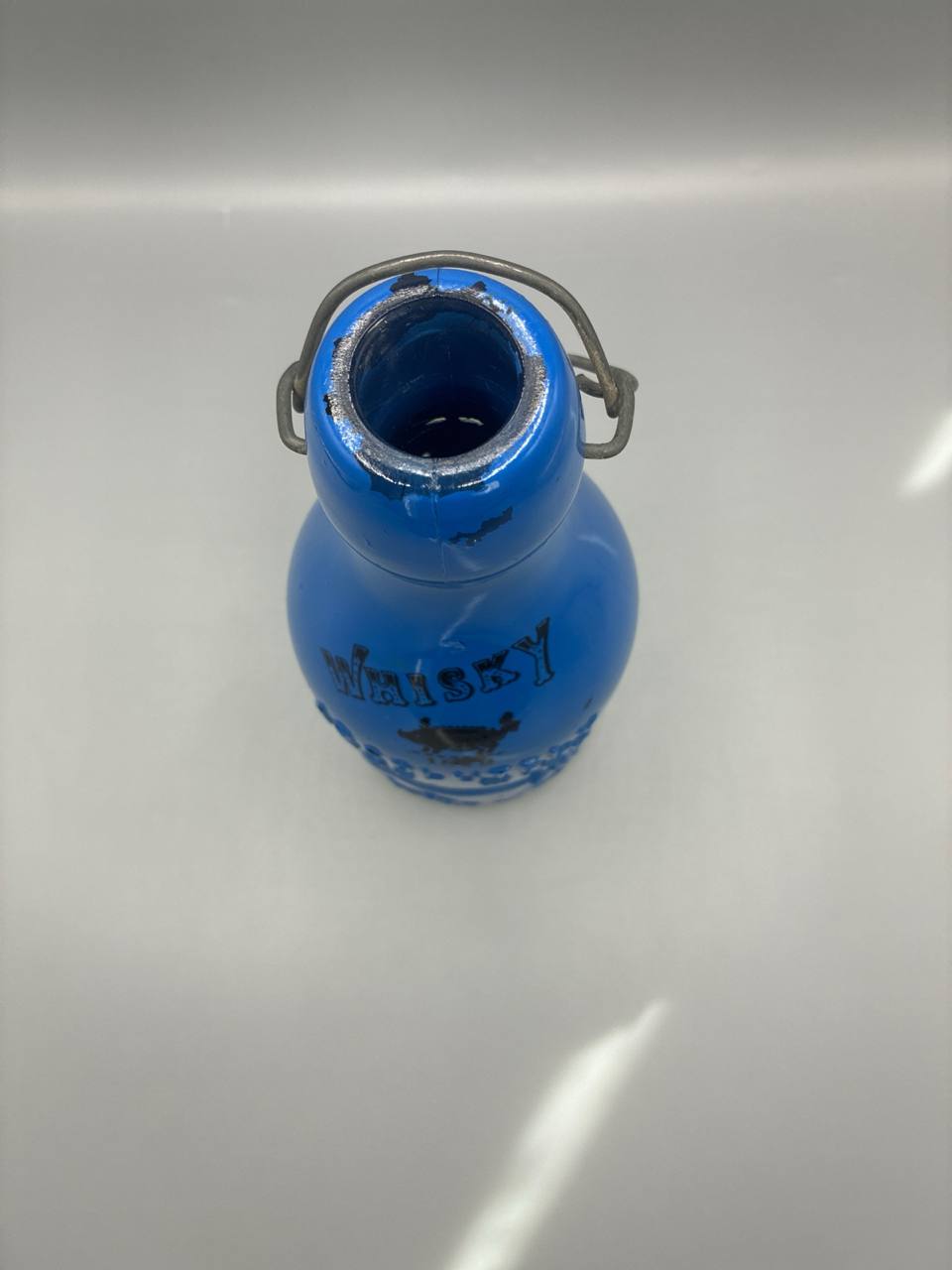 Bouteille vintage bleu bouchon mécanique lait whisky déco rétro