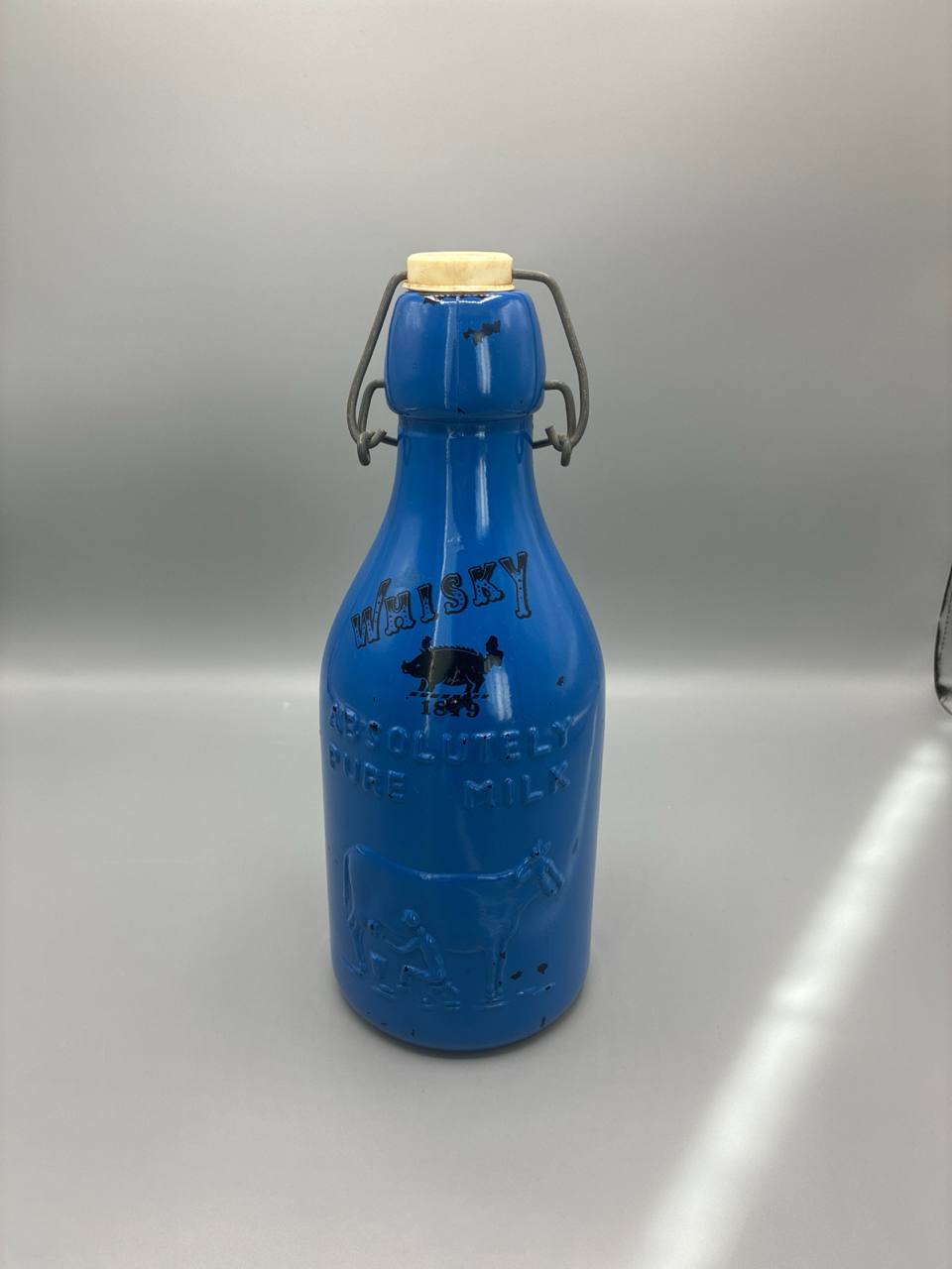 Bouteille vintage bleu bouchon mécanique lait whisky déco rétro