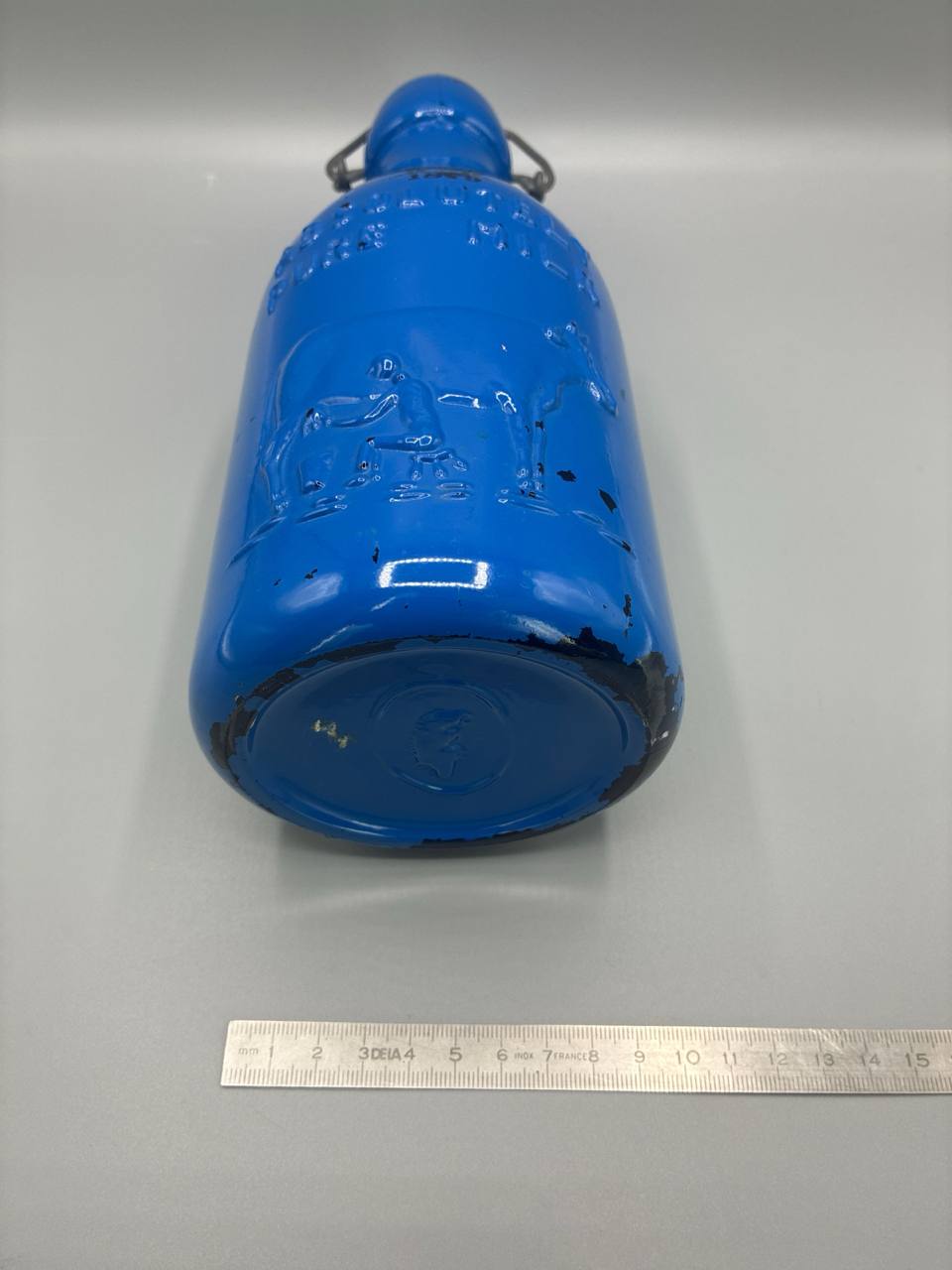 Bouteille vintage bleu bouchon mécanique lait whisky déco rétro