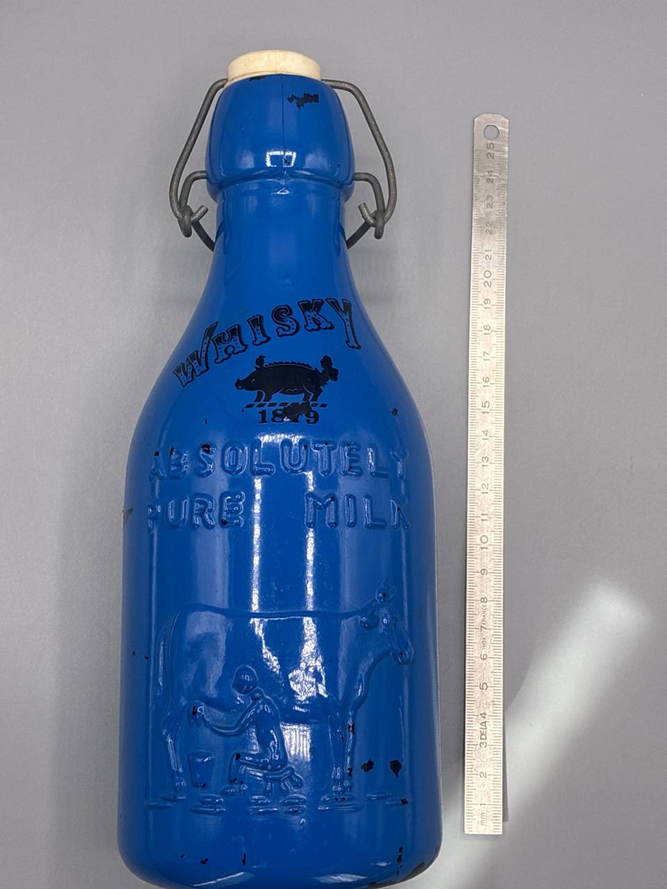 Bouteille vintage bleu bouchon mécanique lait whisky déco rétro