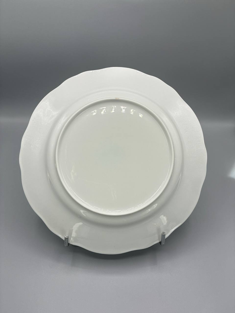 Assiette Noces de Perle – Porcelaine blanche décorée roses et poème