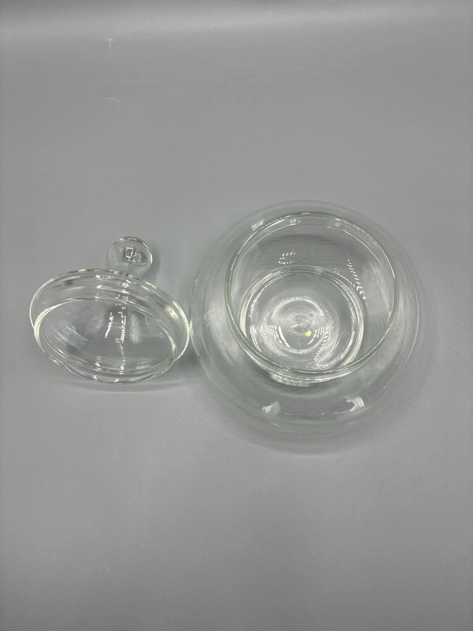 Bonbonnière en verre pressé transparent – Couvercle à bouton boule, décor moulé