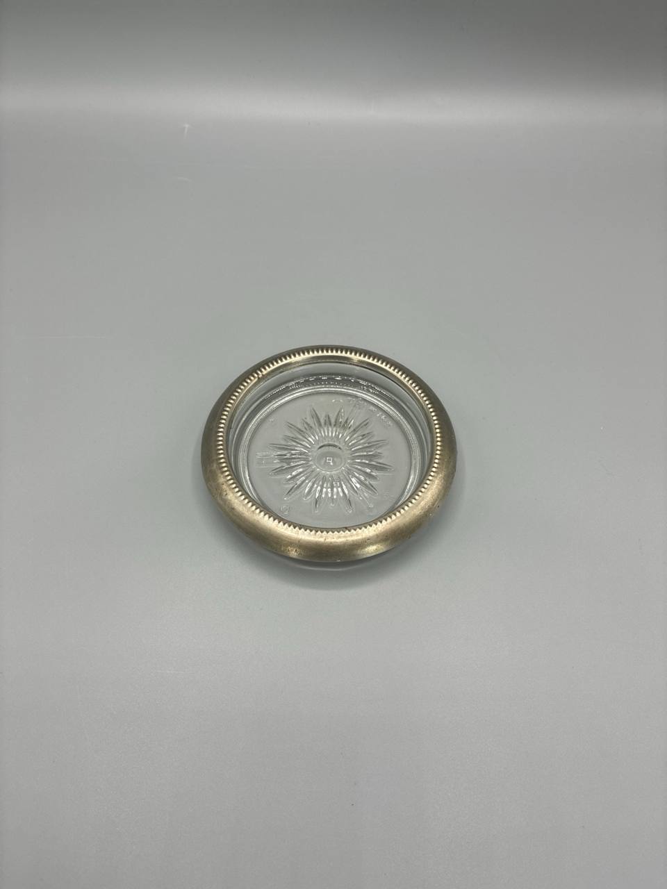 Dessous de bouteille verre pressé étoile – Monture métal argenté – Italie