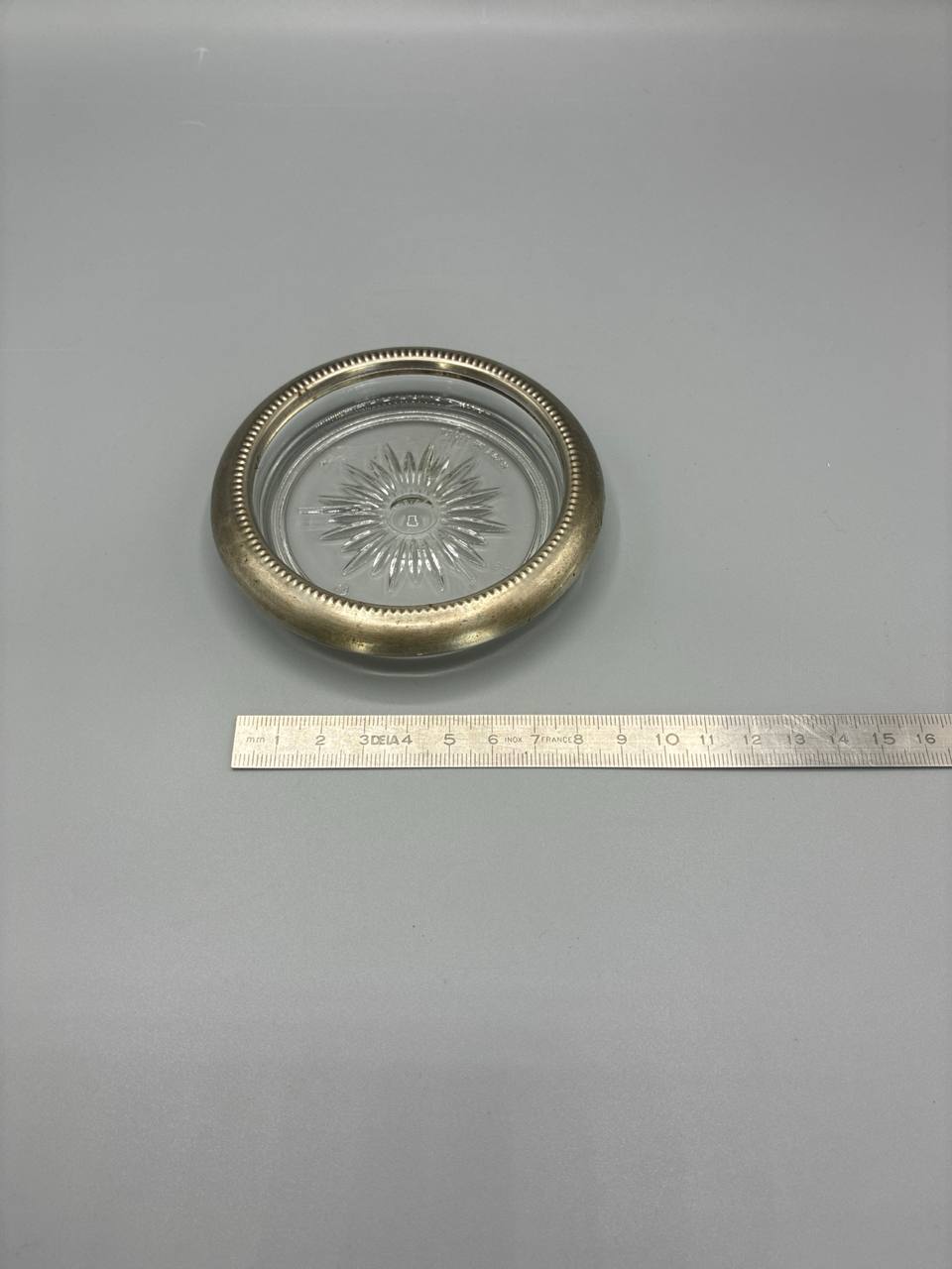 Dessous de bouteille verre pressé étoile – Monture métal argenté – Italie