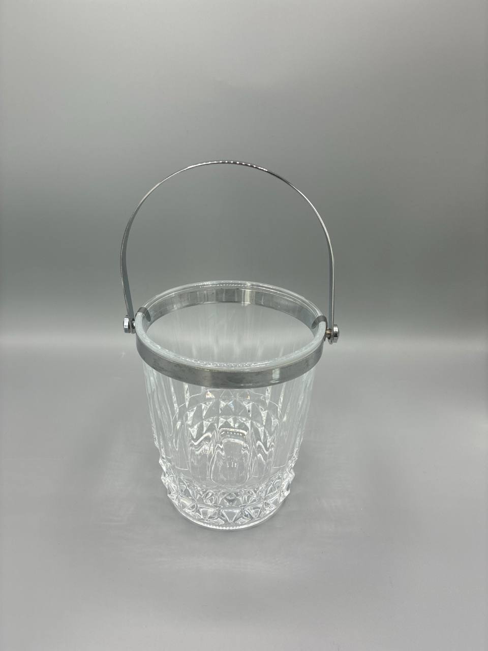 Seau à glace en cristal taillé – Monture et anse chromées – Art de la table vintage