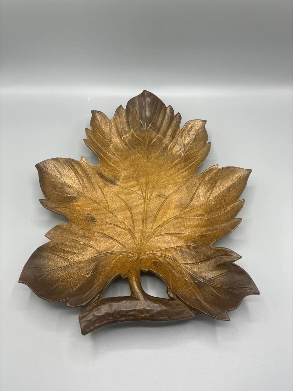 Plat décoratif feuille de vigne en bois moulé – Bois Moulé – Vintage