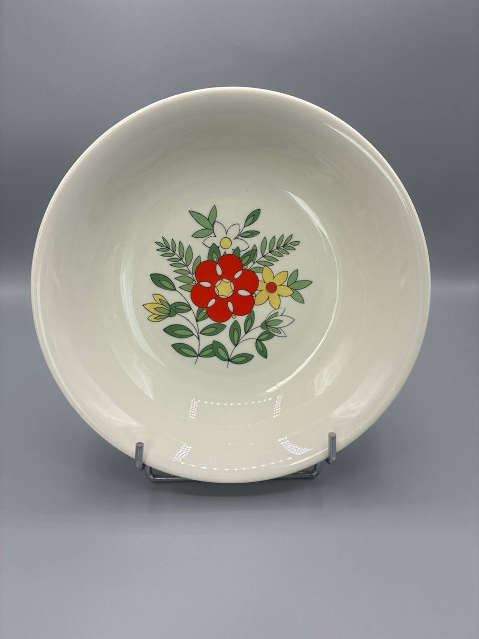 Plat creux de service en porcelaine – Décor floral rouge et jaune – Weidmann Porzellan – Italie années 70