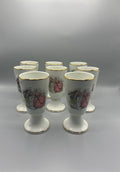 Suite de 8 mazagrans en porcelaine du Berry – Décor scène galante – Filet or – Compagnie Nationale