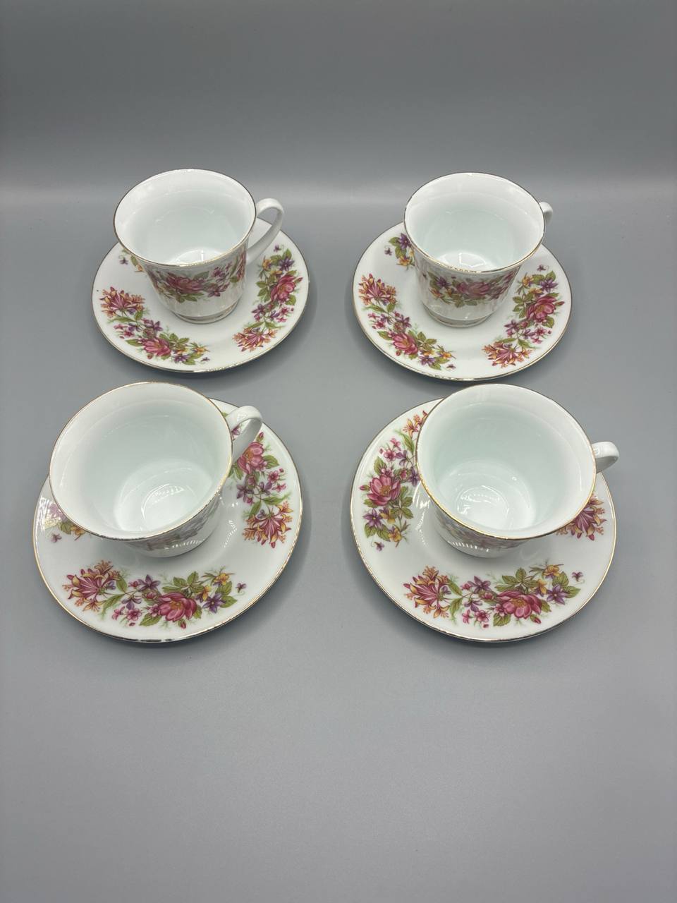 Service 4 tasses à thé et soucoupes – Porcelaine de Jingdezhen – Décor floral pivoines