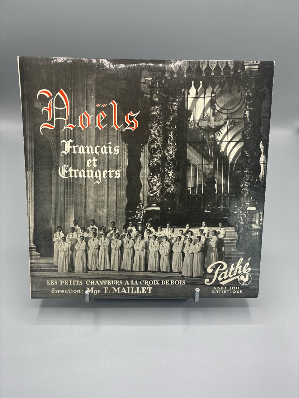 Vinyle ancien Pathe Marconi Les Petits Chanteurs a la Croix de Bois Noels Francais et Etrangers