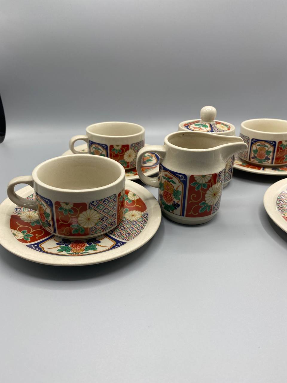 Service à café japonais style Imari – 4 tasses, sucrier, crémier – Décor floral rouge bleu vert
