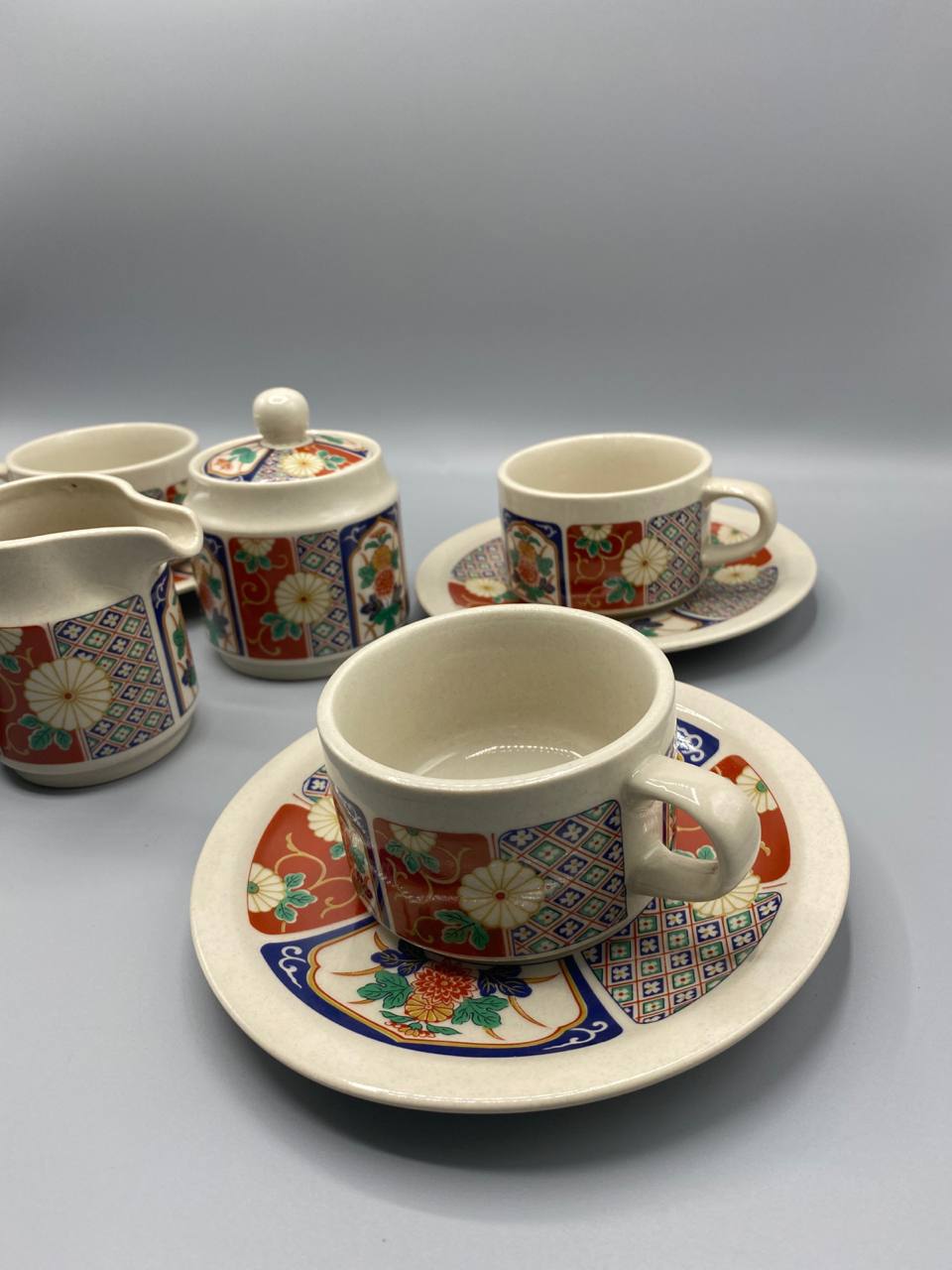 Service à café japonais style Imari – 4 tasses, sucrier, crémier – Décor floral rouge bleu vert