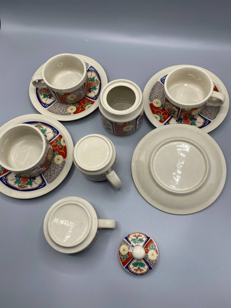 Service à café japonais style Imari – 4 tasses, sucrier, crémier – Décor floral rouge bleu vert