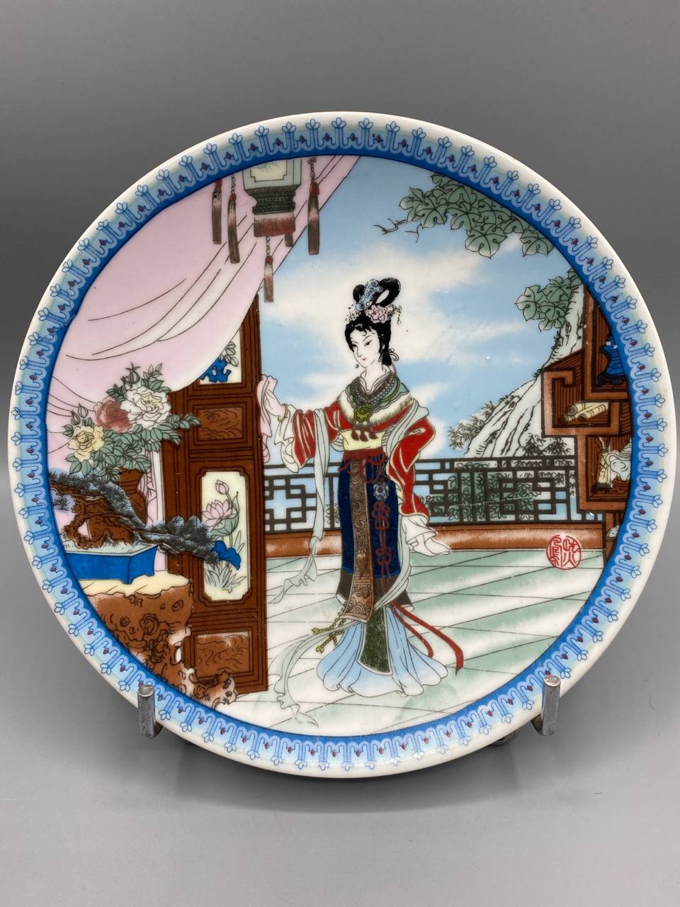 Assiette porcelaine chinoise Wang Xifeng serie Reve dans le Pavillon Rouge Hong Lou Meng
