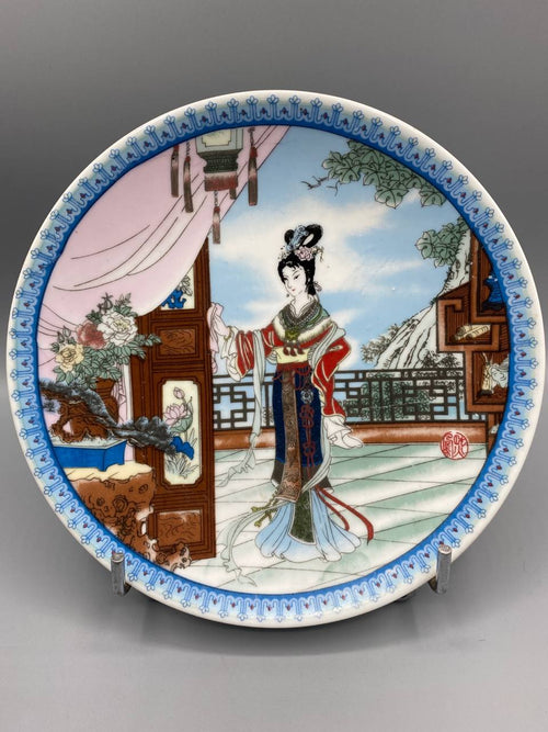 Assiette porcelaine chinoise Wang Xifeng serie Reve dans le Pavillon Rouge Hong Lou Meng