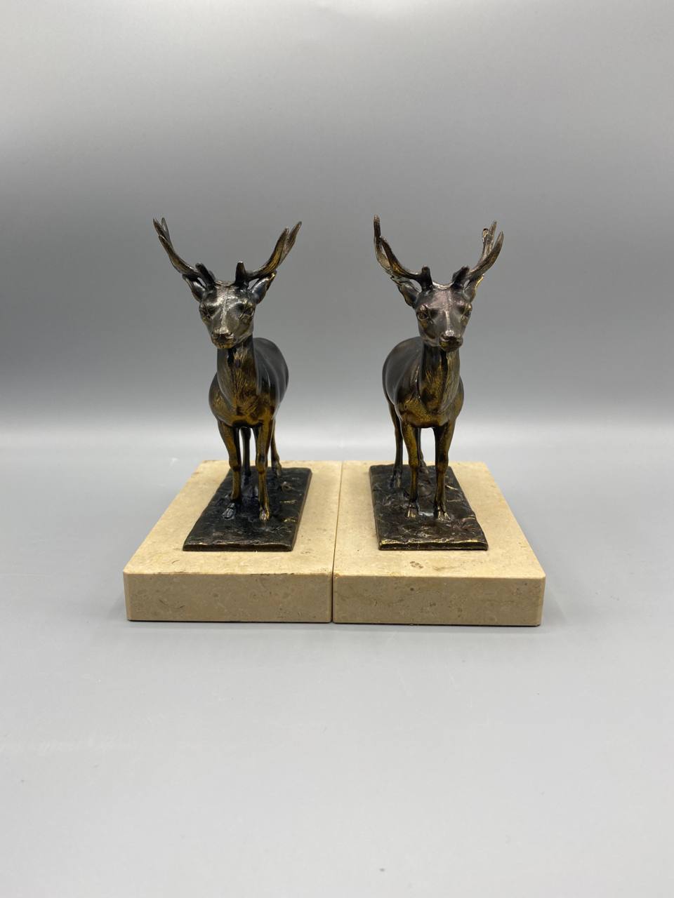 Paire serre-livres cerfs bronze sur socle marbre Art Deco animalier