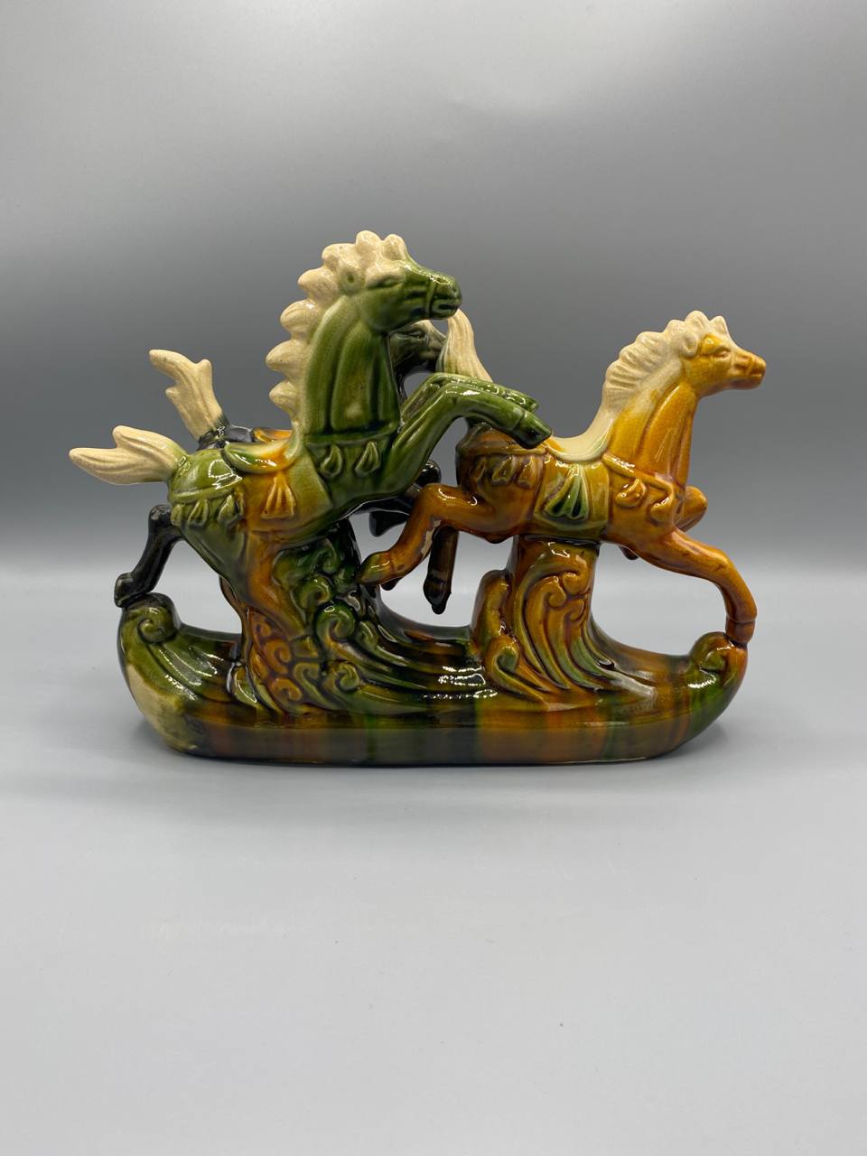 Groupe de trois chevaux au galop – Céramique émaillée sancai – Style Tang