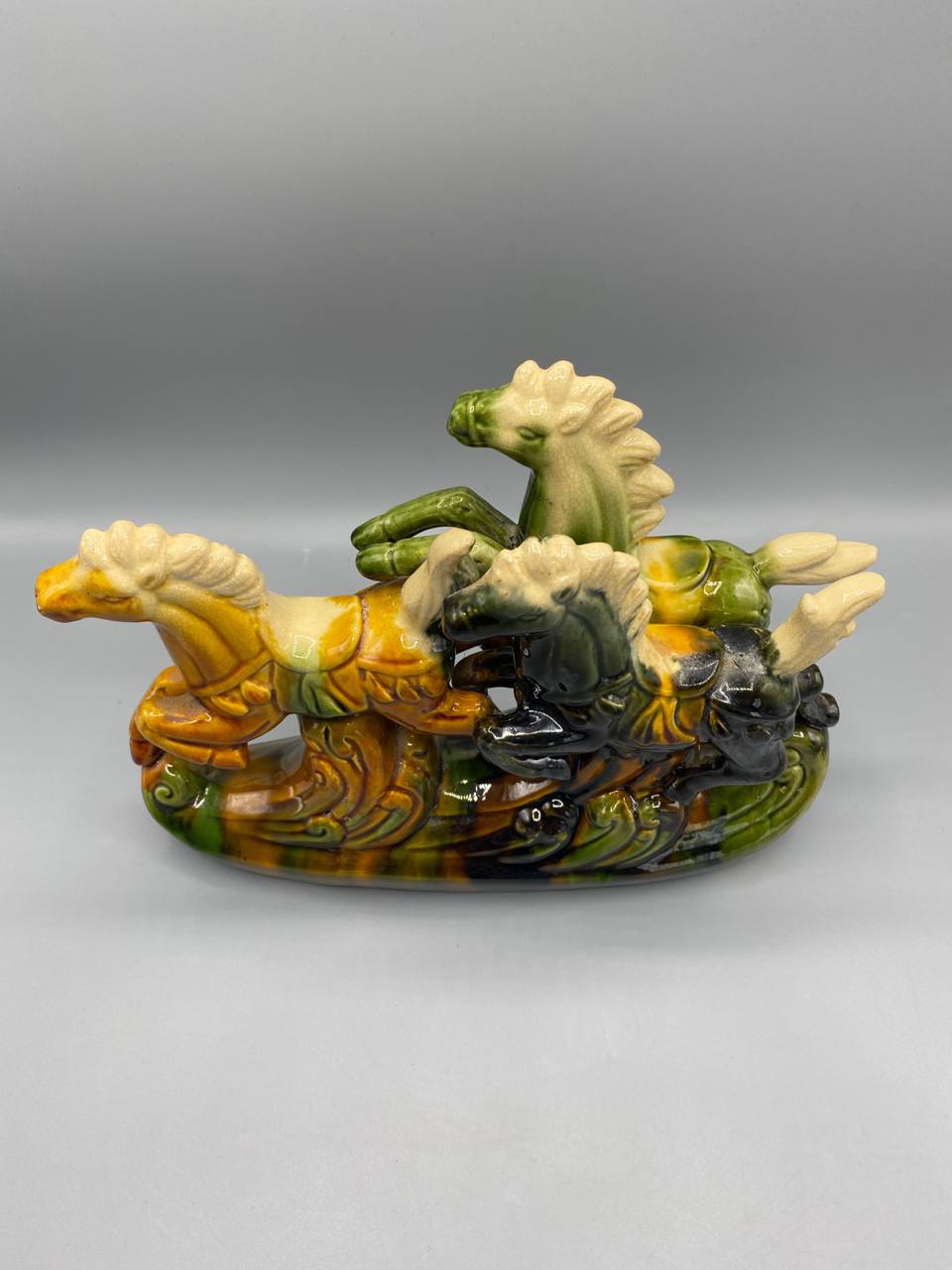 Groupe de trois chevaux au galop – Céramique émaillée sancai – Style Tang