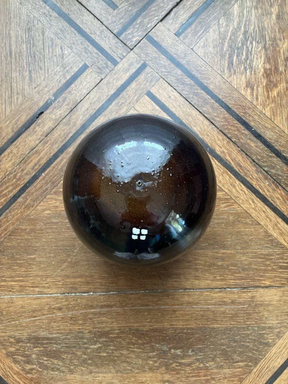 Sphère céramique émaillée noire, potier studio, pièce unique