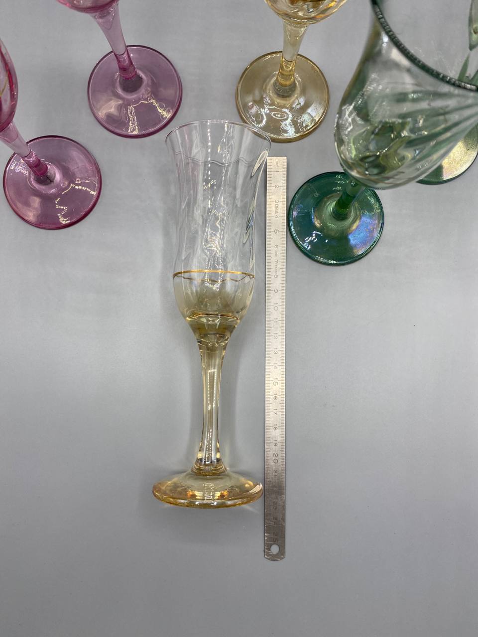 Service de 6 flûtes à champagne en verre soufflé multicolore – Filet or – Bohême