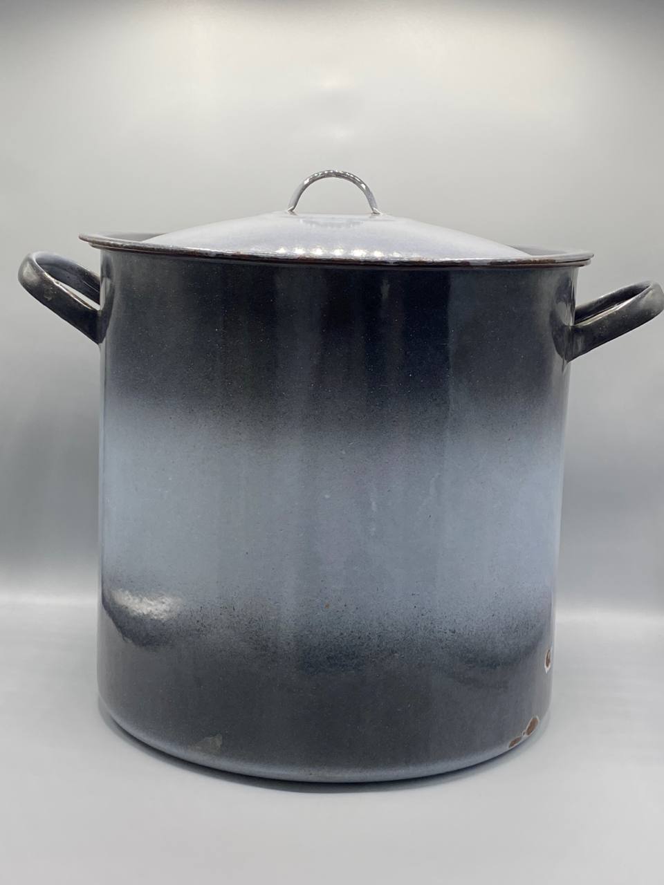 Grand faitout émaillé gris ardoise – Couvercle bombé – Bord cuivré – Environ 20 litres