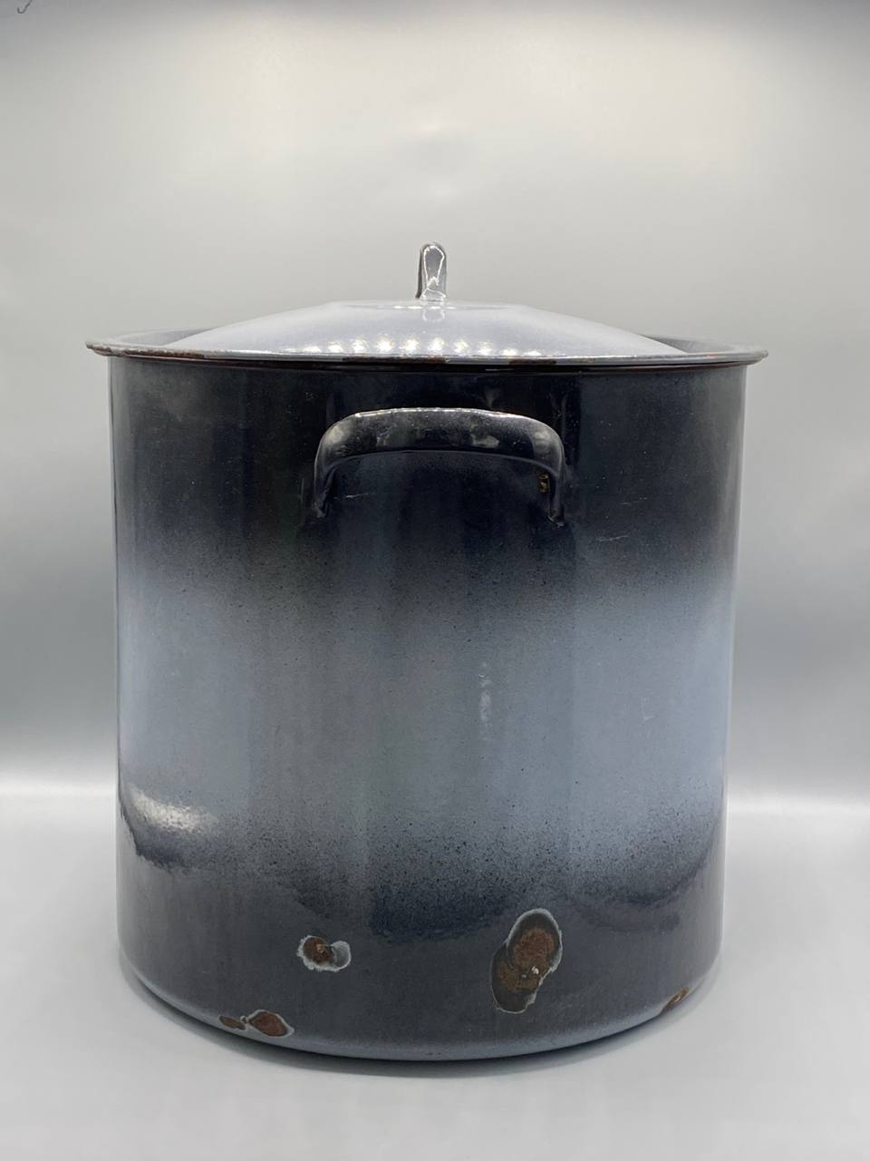Grand faitout émaillé gris ardoise – Couvercle bombé – Bord cuivré – Environ 20 litres