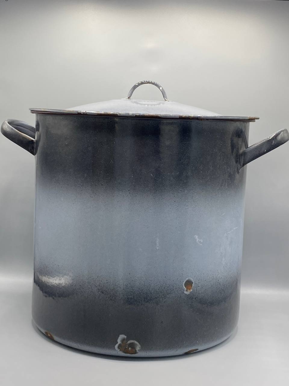 Grand faitout émaillé gris ardoise – Couvercle bombé – Bord cuivré – Environ 20 litres