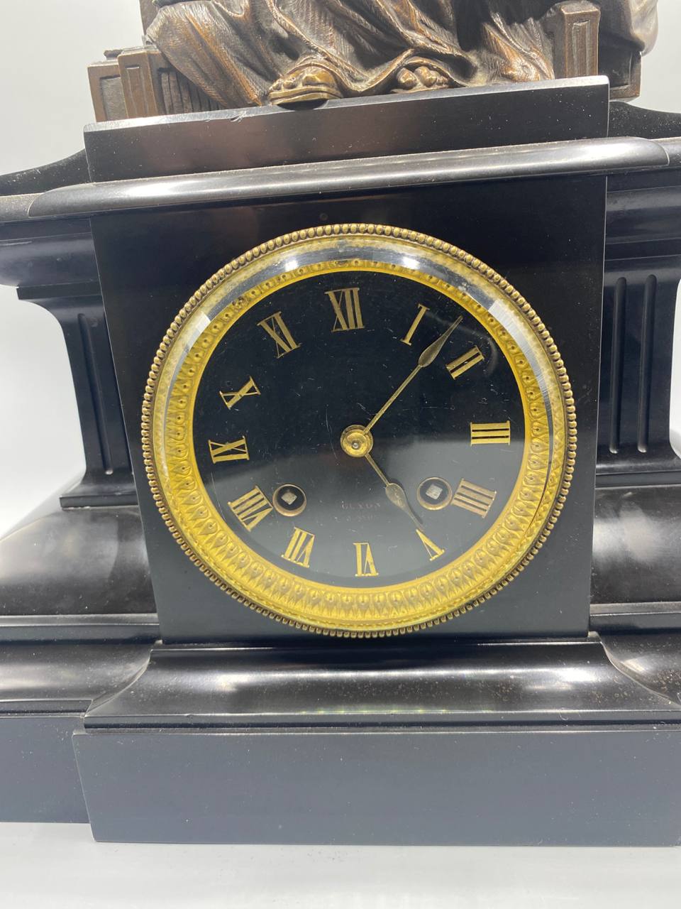 Pendule et sculpture en bronze signé Jean-Jules Salmson – Marbre noir – Horlogerie Barrard et Vignon Paris – Vers 1885-1900