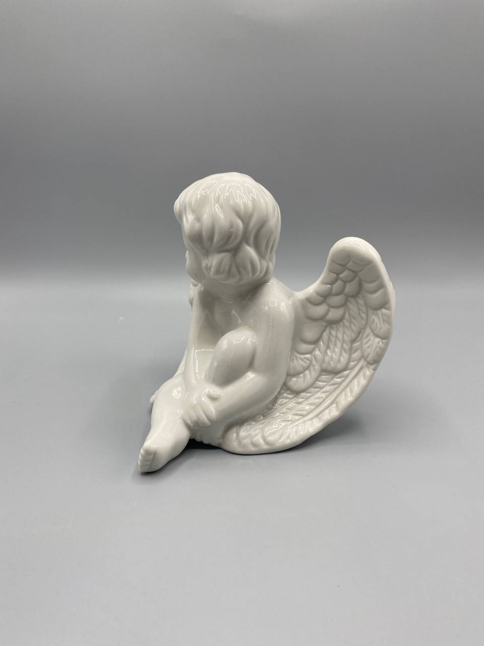 Angelot chérubin porcelaine blanche émaillée - vue de côté