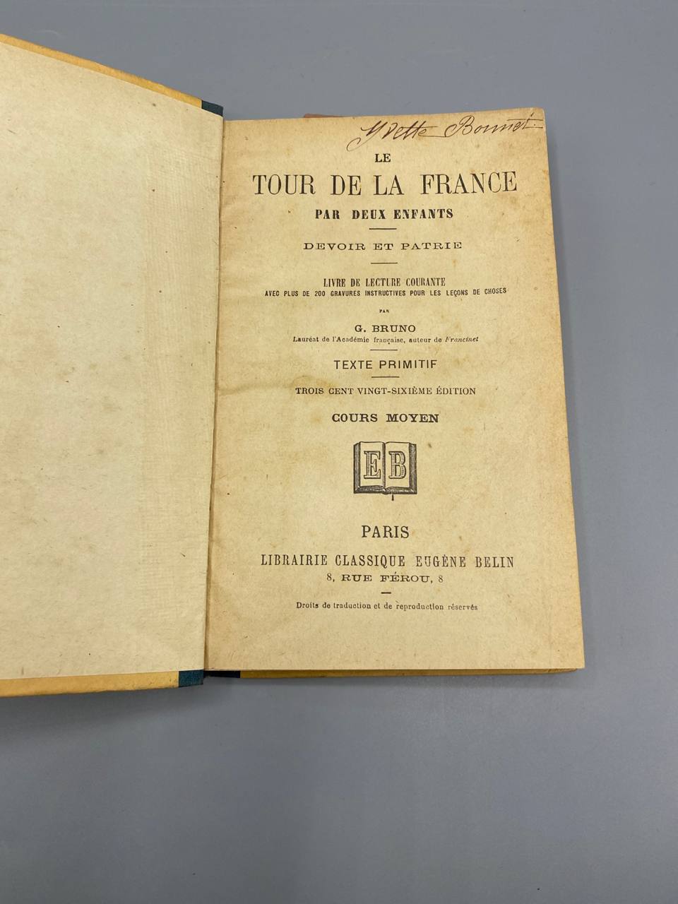 Le Tour de la France par deux enfants, page de titre avec signature manuscrite Yvette Bonnet