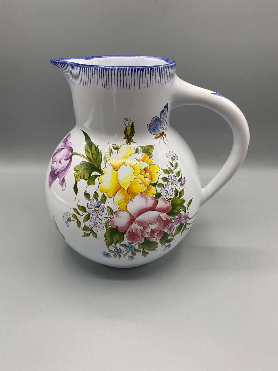 Pichet faïence Charolles Jacques Molin – face principale, décor rose jaune et pivoine
