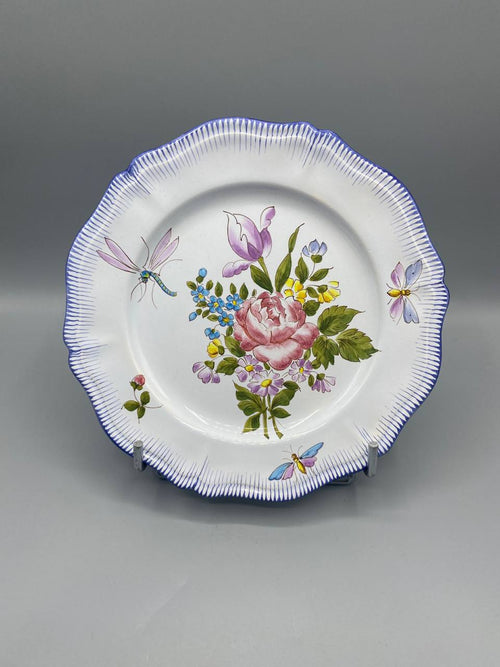 Assiette faïence Charolles – face, décor floral rose ancienne, libellules et papillon