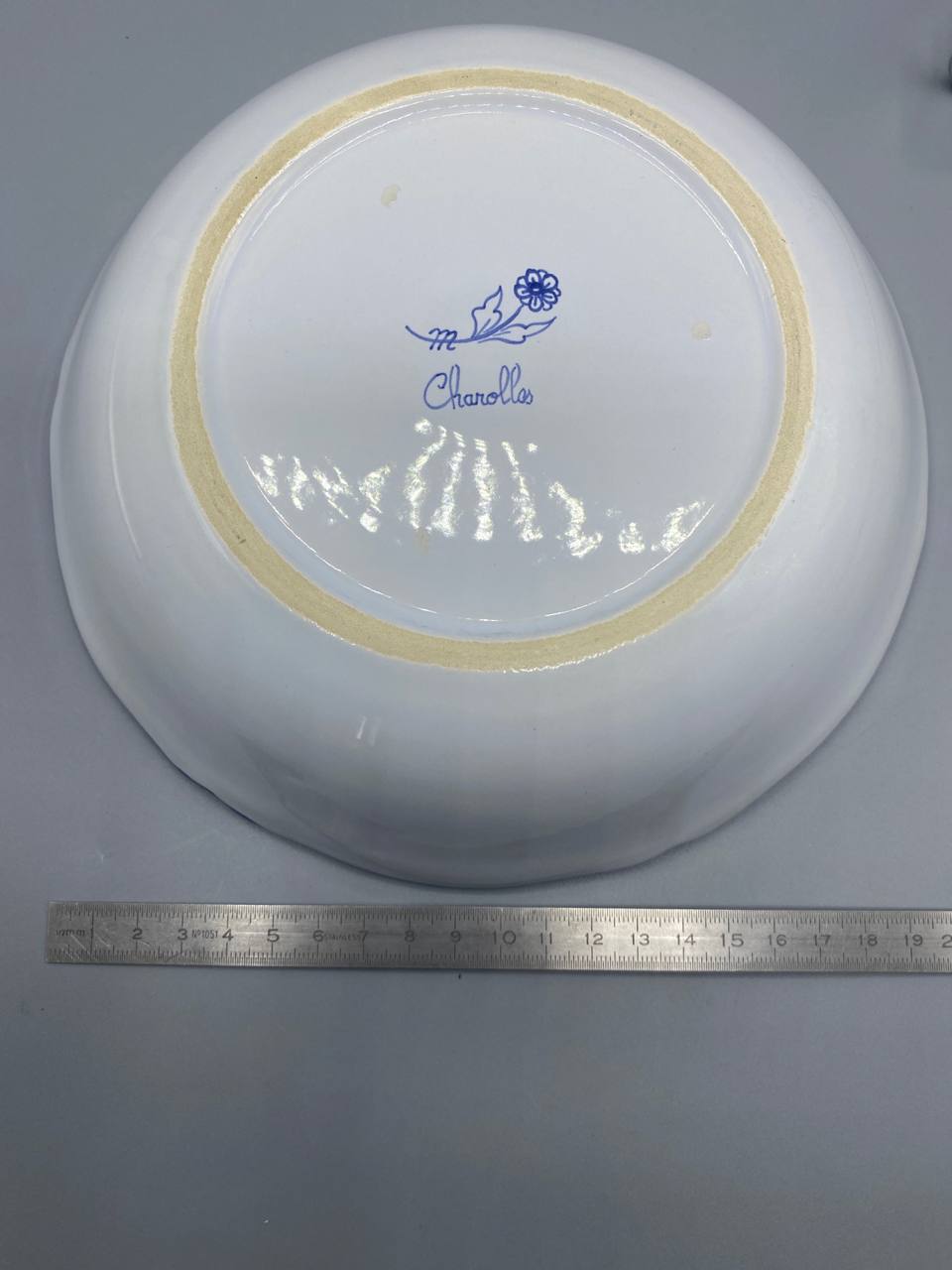Revers de l'assiette – tampon m Charolles cursif, diamètre environ 20 cm