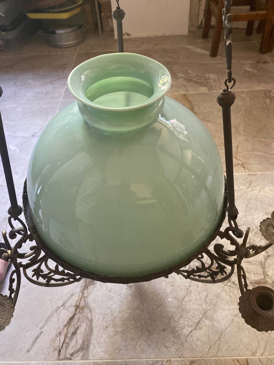 Lustre ancien - vasque opaline verte vue de côté